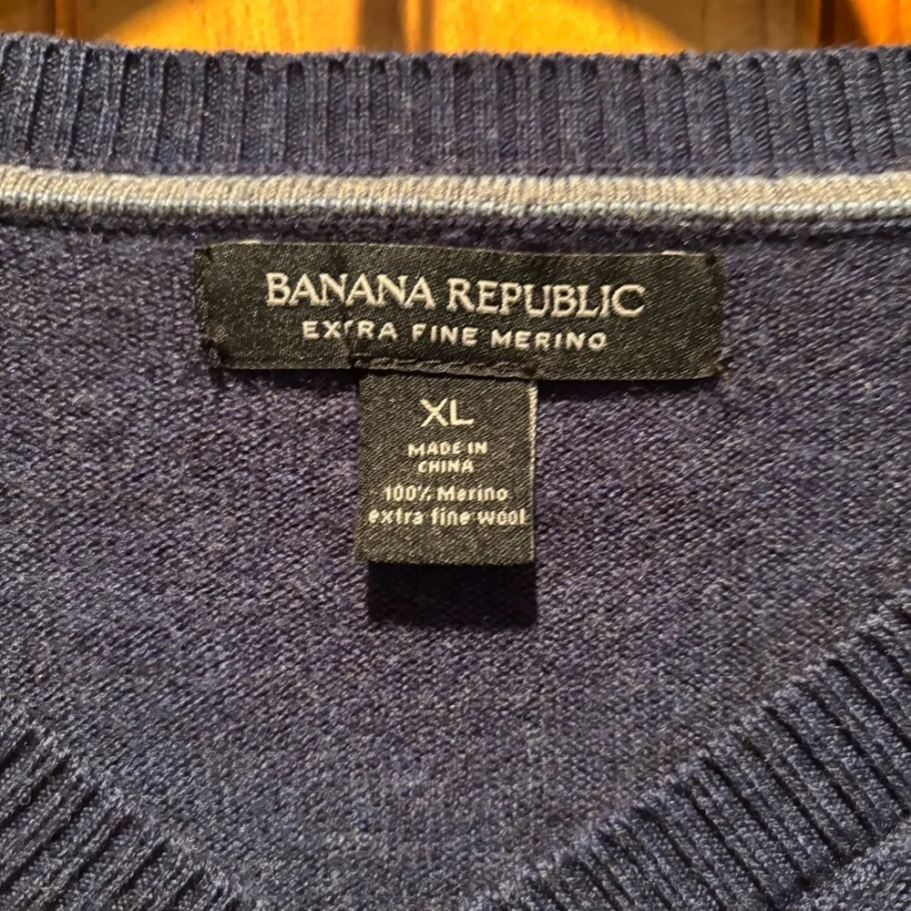 Banana Republic Men's Extra Fine Merino Wool V-neck Sweater Navy XL